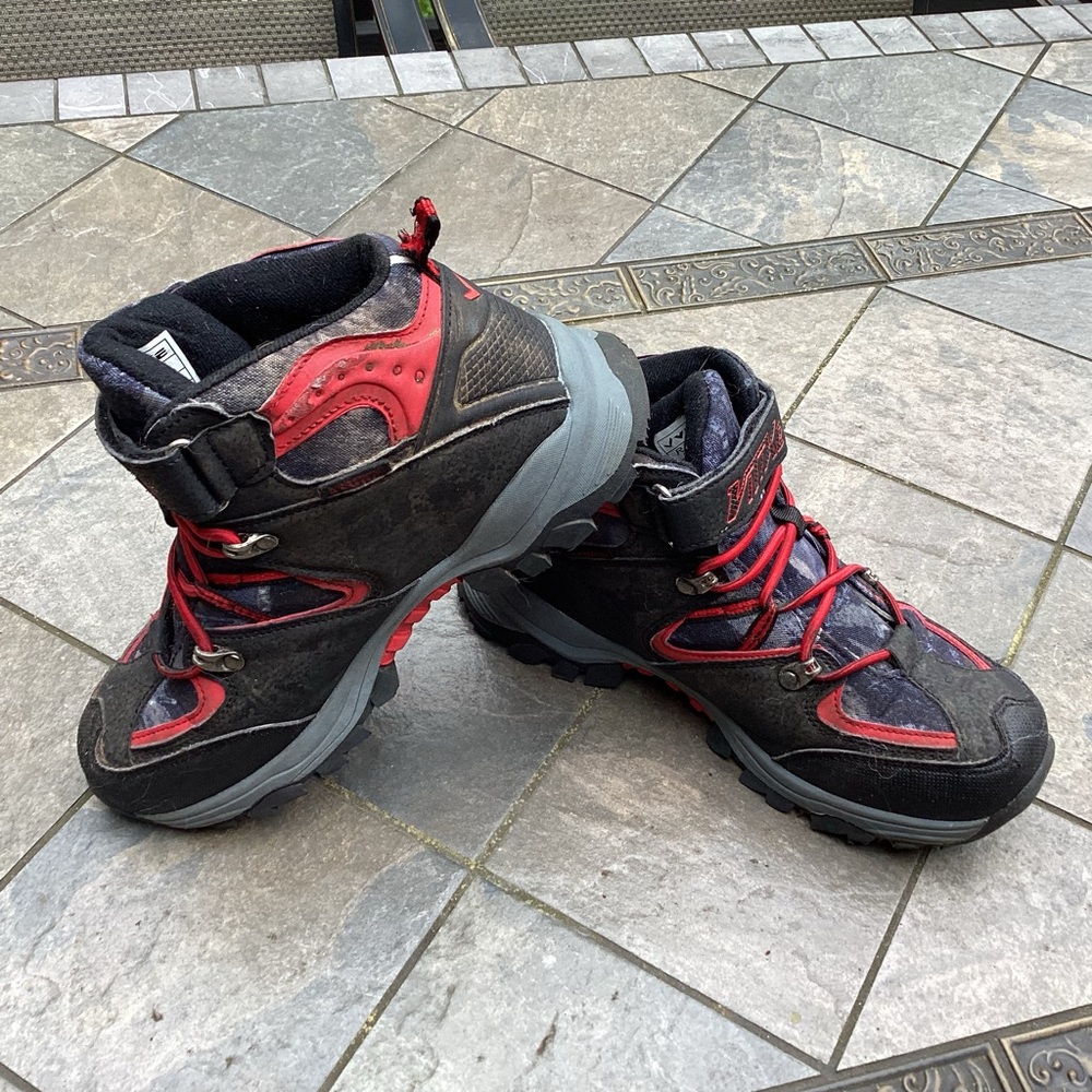 Kids Cold Weather Hiking Boots with Flip Grip Clip